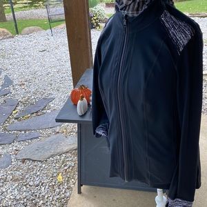 The best kept secret is the back of this beautiful jacket. Black and so classy